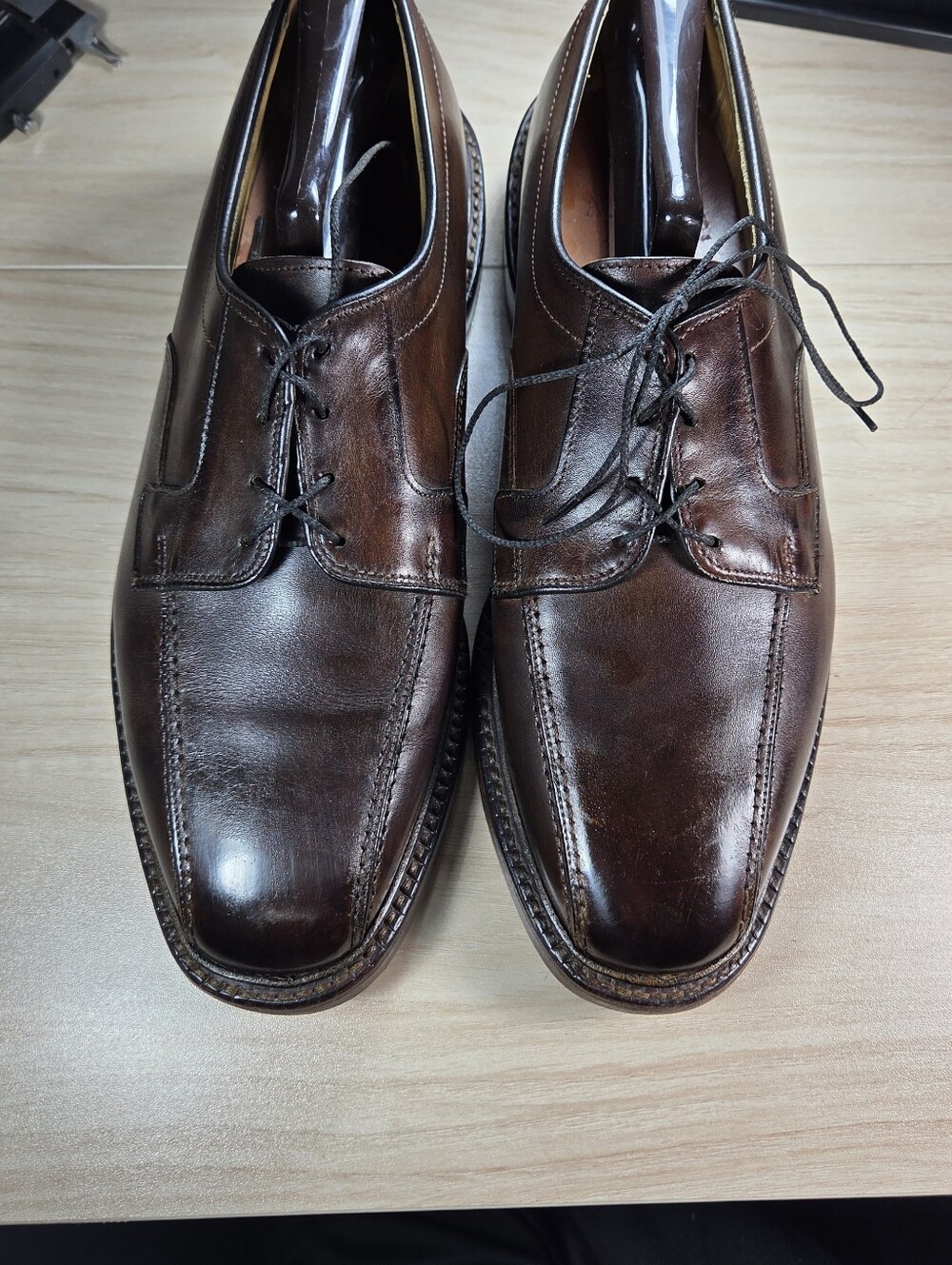 Allen Edmonds  Hillcrest Brown Leather Derby Shoes- Polished Dark Brown- Size 9D
